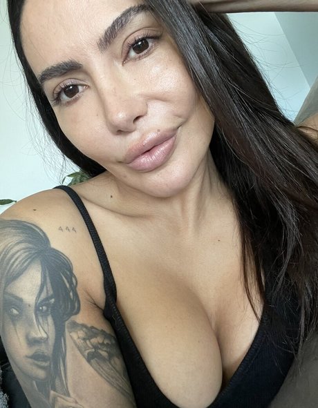 Naakte gelekte OnlyFans-foto van Lela Star