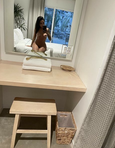 Naakte gelekte OnlyFans-foto van Lela Star