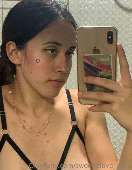 Naakte gelekte OnlyFans-foto van Sweetielovelalyn