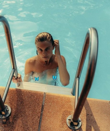 Naakte gelekte OnlyFans-foto van Lieke Van Der Hoorn
