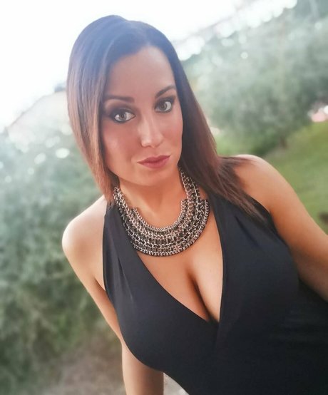 Naakte gelekte OnlyFans-foto van Curvygirl89