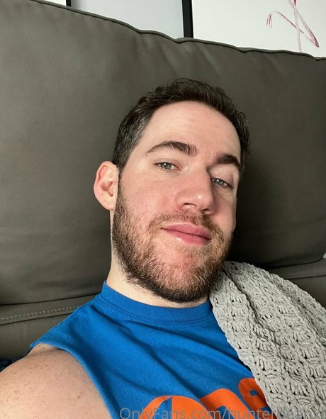 Naakte gelekte OnlyFans-foto van Hunterdeanxl