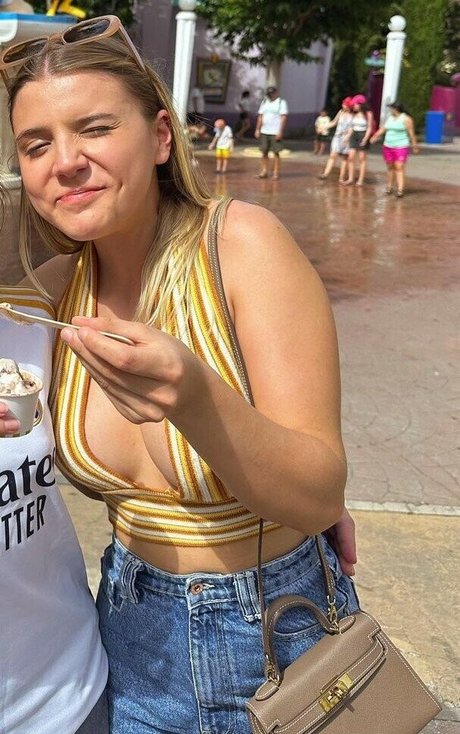Naakte gelekte OnlyFans-foto van Giulia Nassa