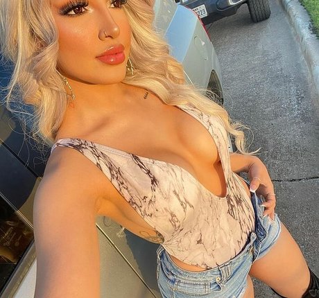 Naakte gelekte OnlyFans-foto van Marlen Cuevas