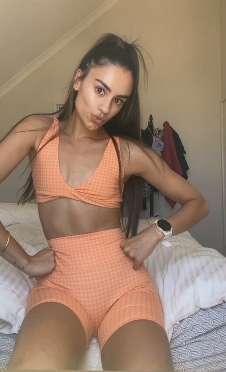 Naakte gelekte OnlyFans-foto van Imogen Russell