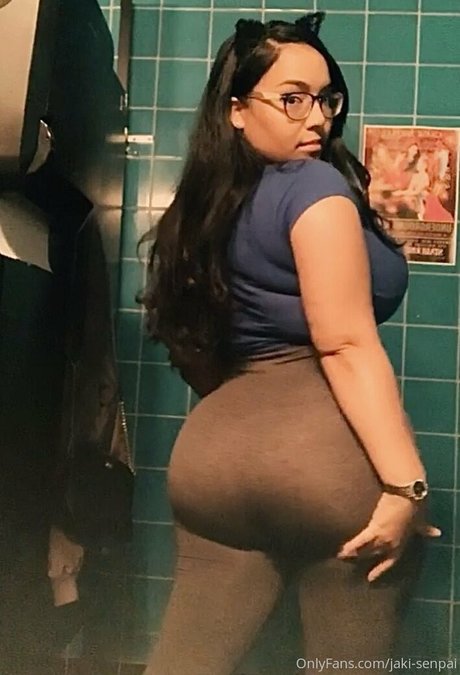 Naakte gelekte OnlyFans-foto van Jaki Senpai