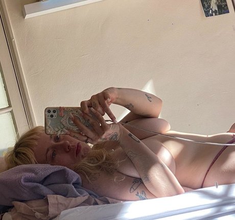 Naakte gelekte OnlyFans-foto van Harmony Tividad