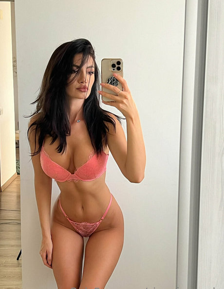 Naakte gelekte OnlyFans-foto van Sinsofamanda