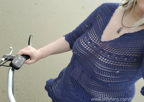 Naakte gelekte OnlyFans-foto van Bee88i