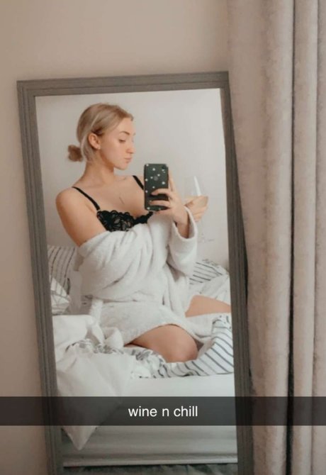 Naakte gelekte OnlyFans-foto van Lauren Day