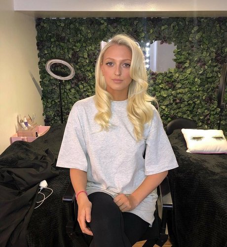 Naakte gelekte OnlyFans-foto van Georgia Hirst