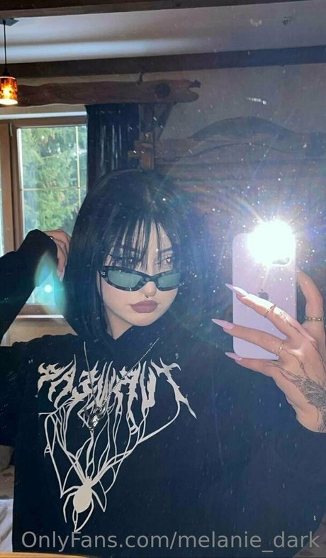Melanie_dark