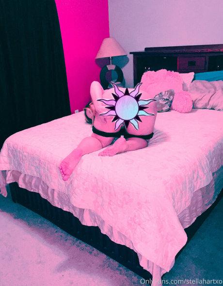 Naakte gelekte OnlyFans-foto van Stellahartxo