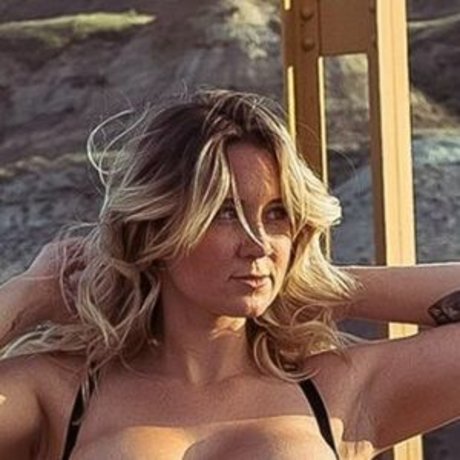 Naakte gelekte OnlyFans-foto van Lynn St Jean
