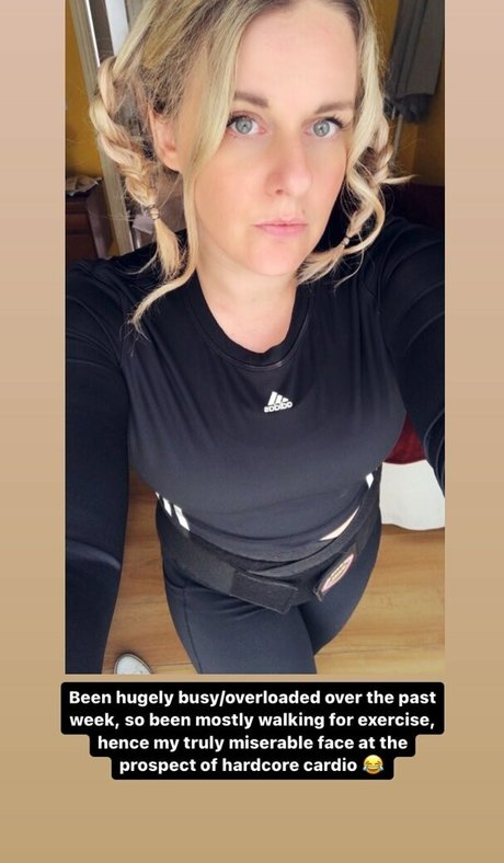 Naakte gelekte OnlyFans-foto van Tan Smith