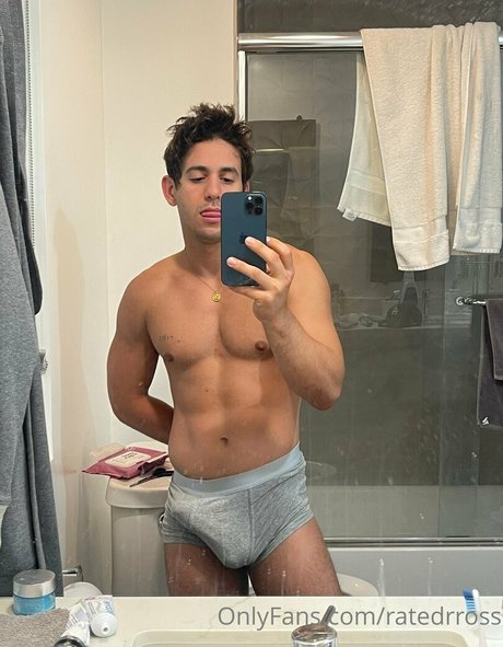 Naakte gelekte OnlyFans-foto van Ratedrross