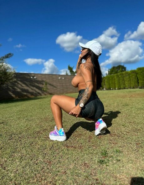 Naakte gelekte OnlyFans-foto van Viviana De Paula