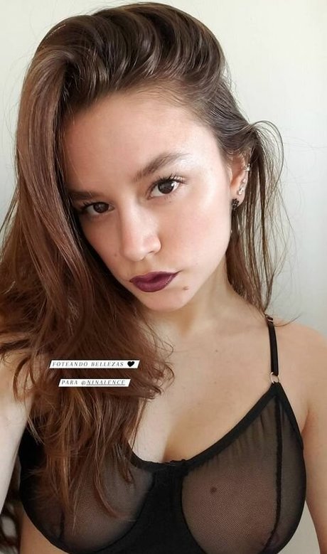 Naakte gelekte OnlyFans-foto van Almagustina