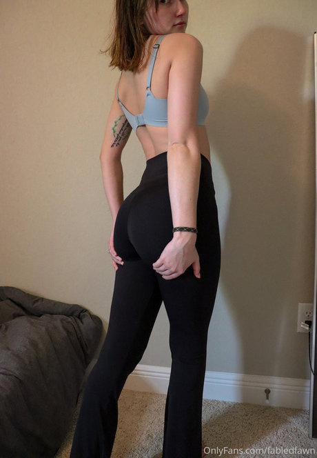 Naakte gelekte OnlyFans-foto van Fabled Fawn