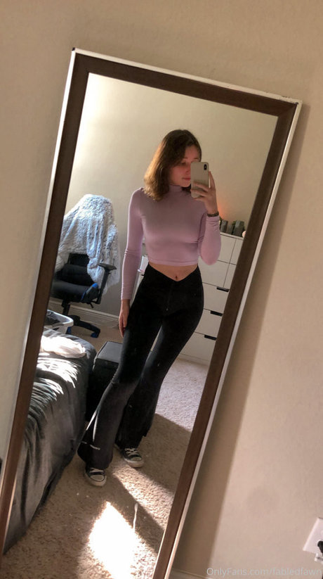 Naakte gelekte OnlyFans-foto van Fabled Fawn