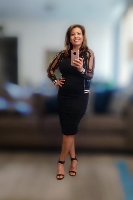 Naakte gelekte OnlyFans-foto van Mexymilf