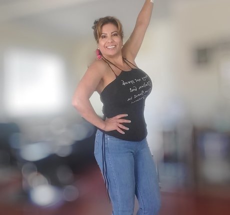 Naakte gelekte OnlyFans-foto van Mexymilf