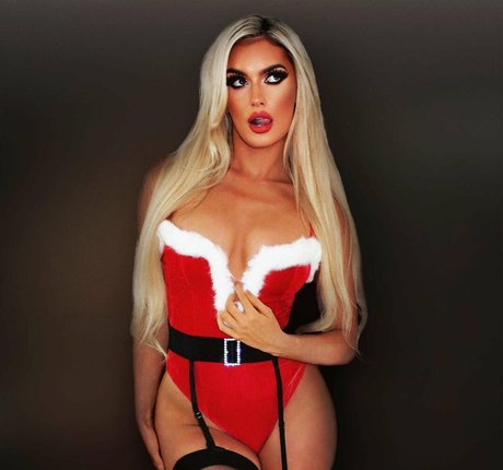 Naakte gelekte OnlyFans-foto van Mariah May