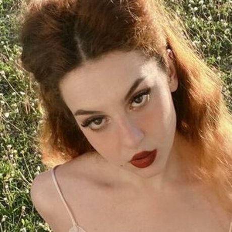 Naakte gelekte OnlyFans-foto van Symposiarcha