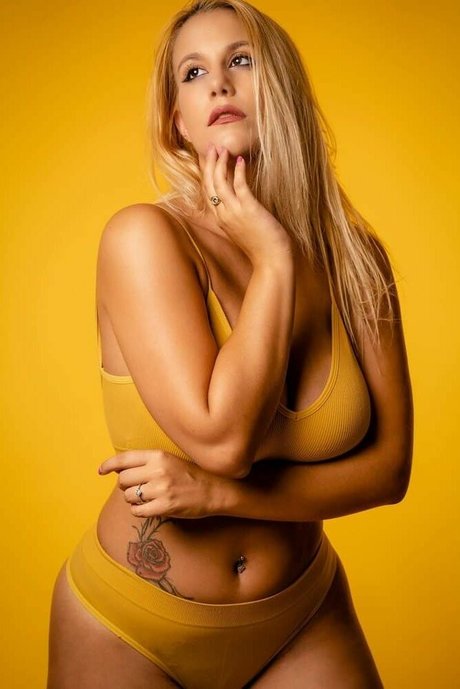 Naakte gelekte OnlyFans-foto van Jennifer Mazza