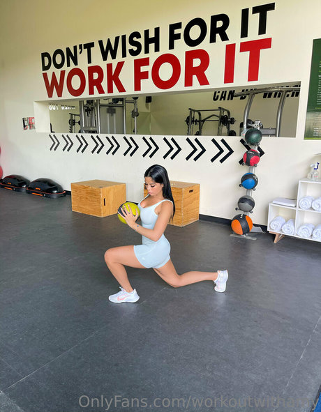 Naakte gelekte OnlyFans-foto van Workoutwithamy