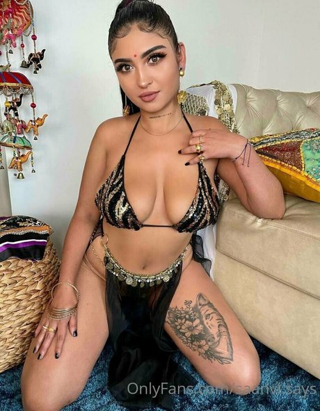 Naakte gelekte OnlyFans-foto van Saanvisays