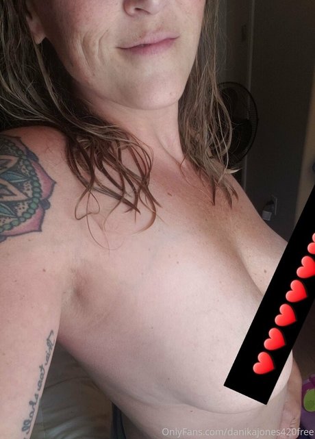 Naakte gelekte OnlyFans-foto van Danikajones420free