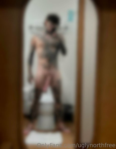 Naakte gelekte OnlyFans-foto van Uglynorthfree