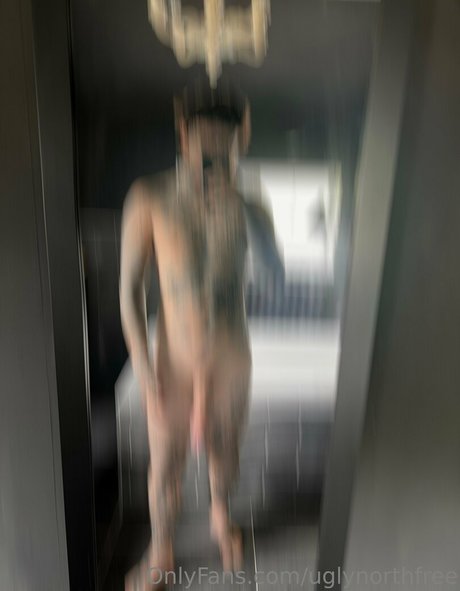 Naakte gelekte OnlyFans-foto van Uglynorthfree