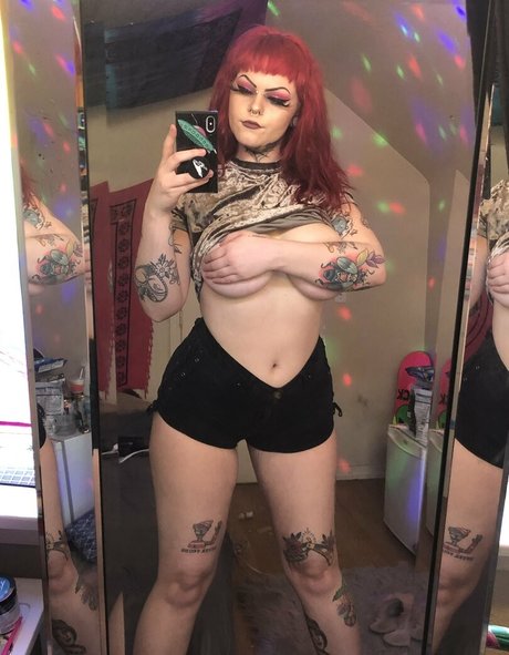 Naakte gelekte OnlyFans-foto van Doingpeachy