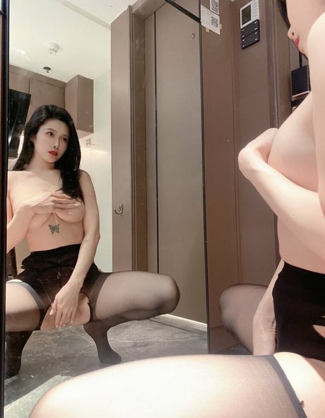 Naakte gelekte OnlyFans-foto van Luvian Ben Neng