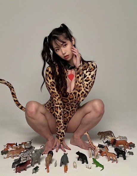 Naakte gelekte OnlyFans-foto van Suzuki Fumina