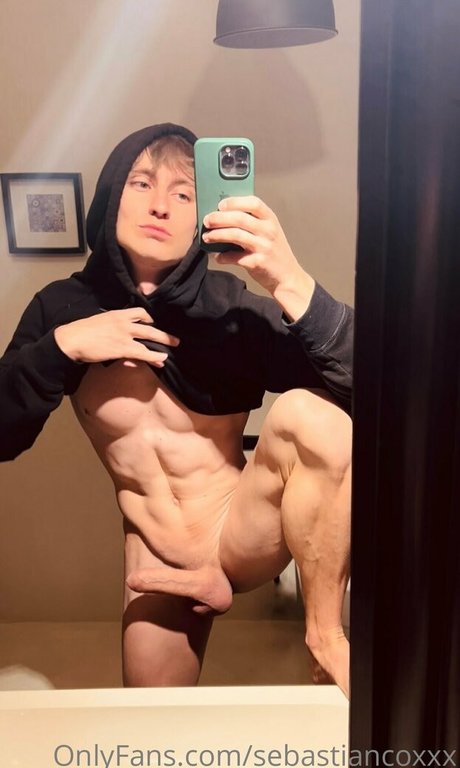 Naakte gelekte OnlyFans-foto van Sebastiancoxxx