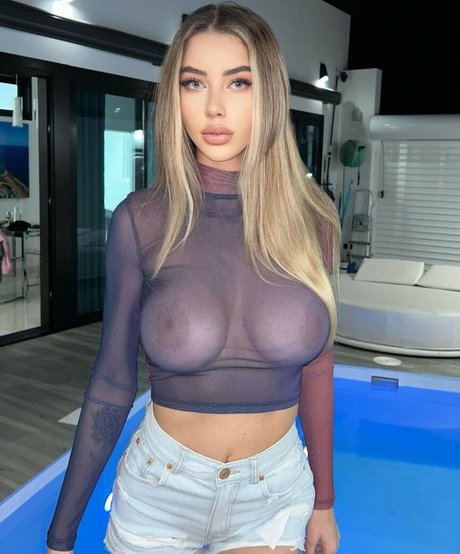 Naakte gelekte OnlyFans-foto van Evamenta