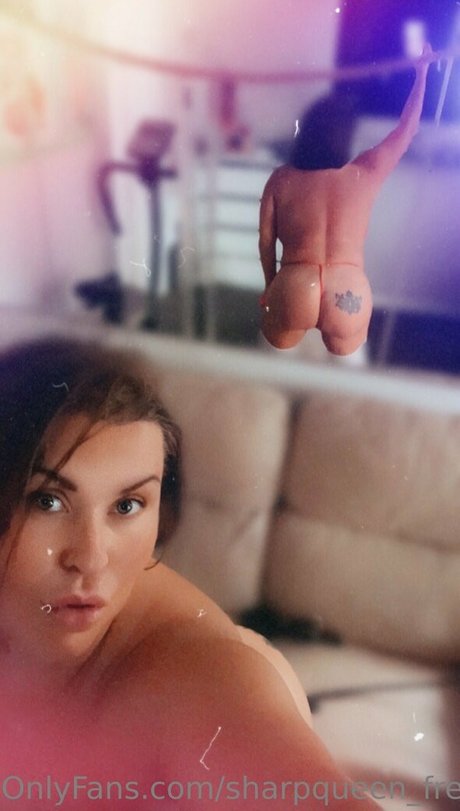 Naakte gelekte OnlyFans-foto van Sharpqueenfree