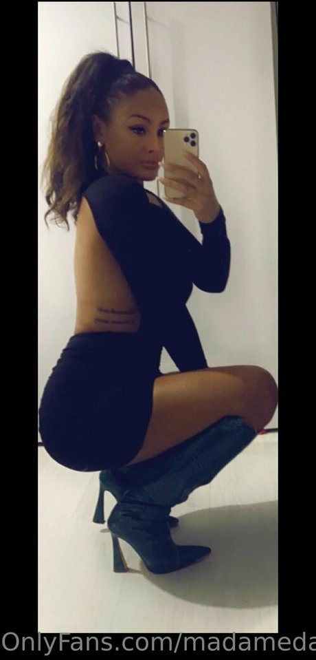 Naakte gelekte OnlyFans-foto van Madamedakota