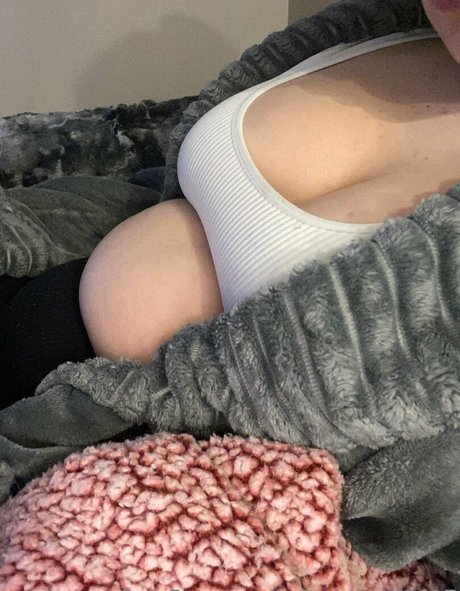 Naakte gelekte OnlyFans-foto van Growinggirl1617
