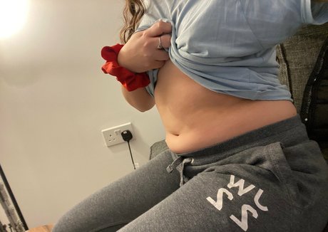 Naakte gelekte OnlyFans-foto van Growinggirl1617