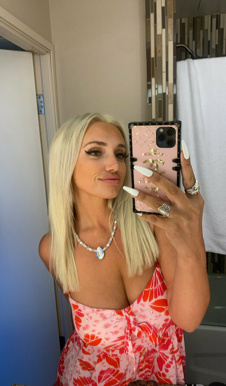 Naakte gelekte OnlyFans-foto van Itshollyday
