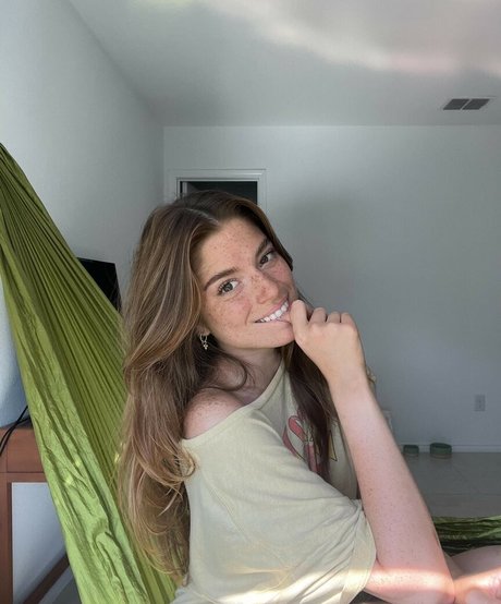 Naakte gelekte OnlyFans-foto van Hannah Stein