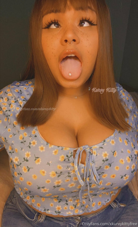 Naakte gelekte OnlyFans-foto van Xkurvykittyfree