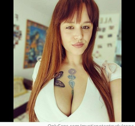 Naakte gelekte OnlyFans-foto van Mysticpotenteydulzona