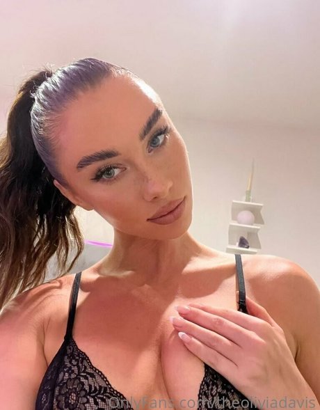 Naakte gelekte OnlyFans-foto van Theoliviadavis