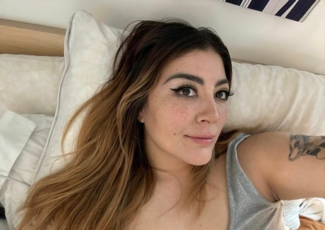 Naakte gelekte OnlyFans-foto van Ashlynn Arias