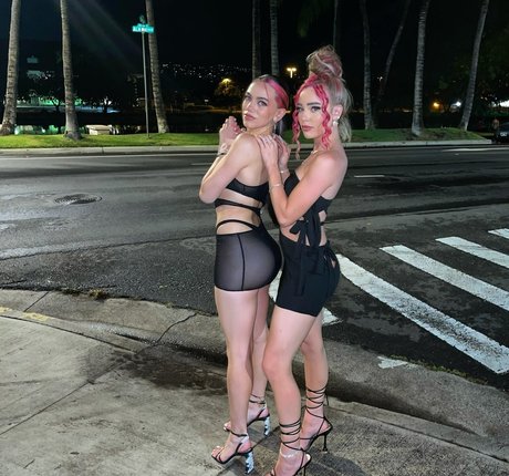 Naakte gelekte OnlyFans-foto van Viperous